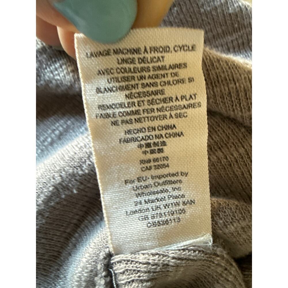 Free People We The Free Turtle Neck Slit Back Hi-Lo Sweater Size XS Taupe - Picture 14 of 14